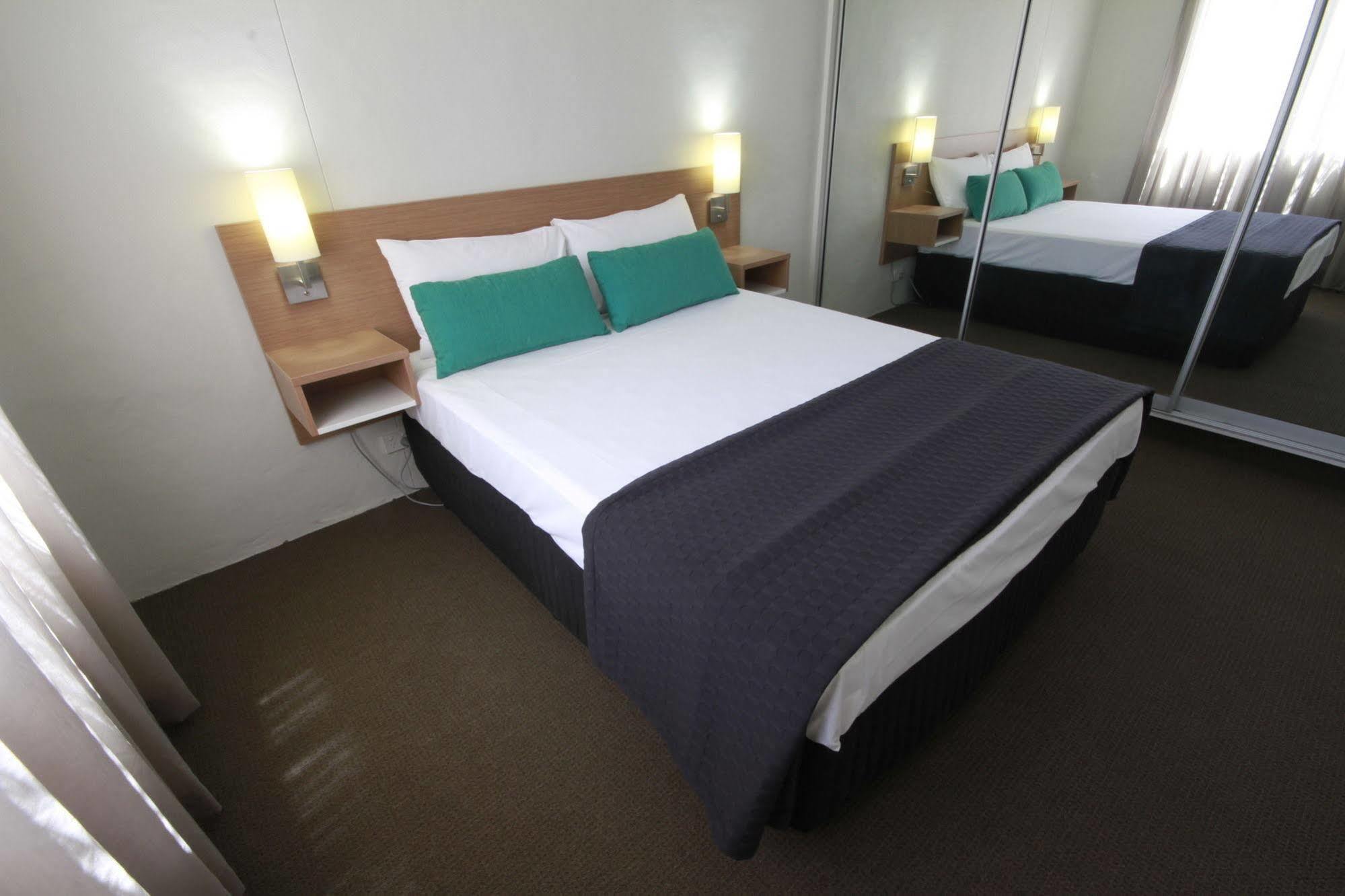 Darcy Arms Hotel Motel Gold Coast Dış mekan fotoğraf